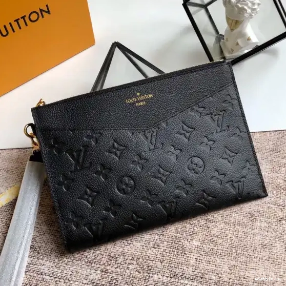 WIS VUITTON MM POCHETTE LOUIS MÉLANIE 0622